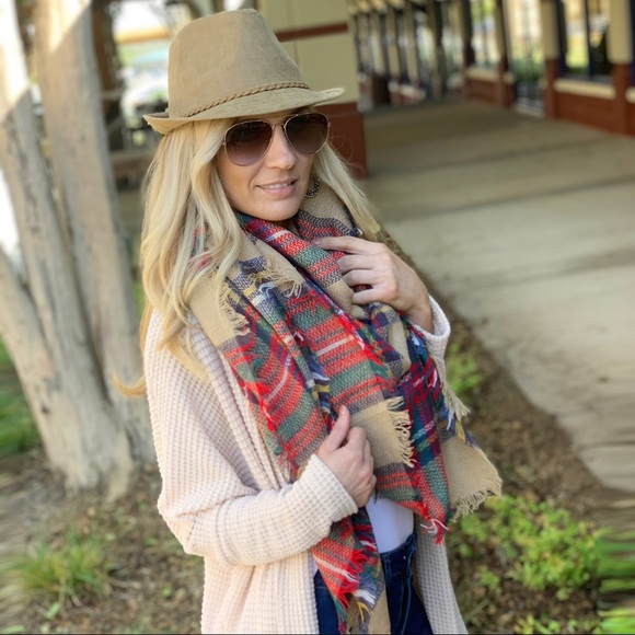 AUTUMN AIR KHAKI PLAIF BLANKET SCARF - Picture 5 of 7